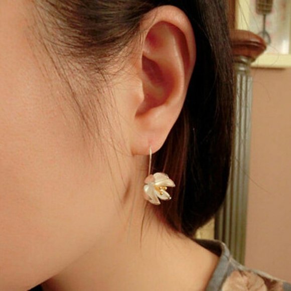 NEW 925 Sterling Silver Two Tone Flower Earrings - Picture 4 of 6